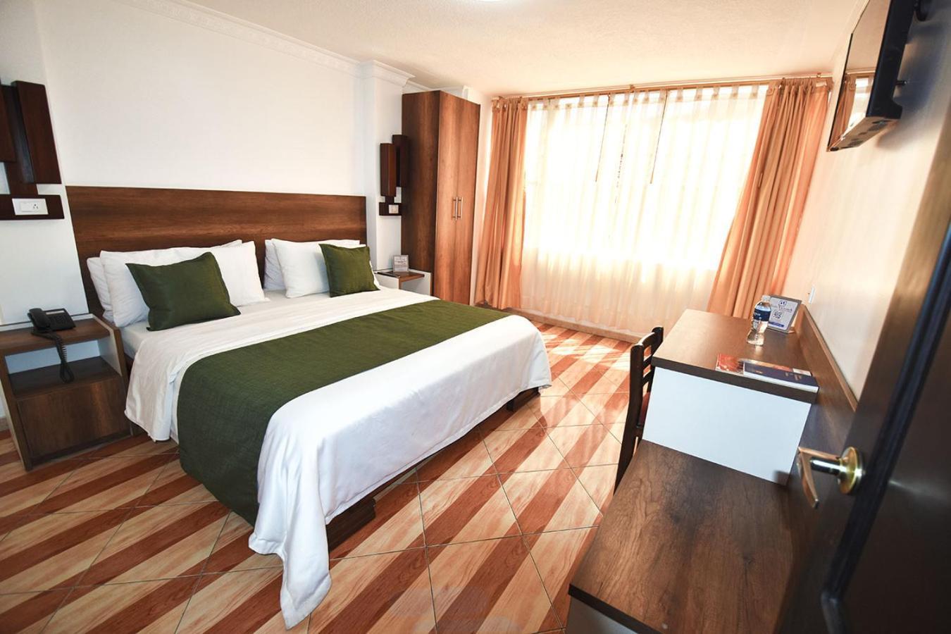 Hotel Plaza Victoria Ibarra Exterior photo