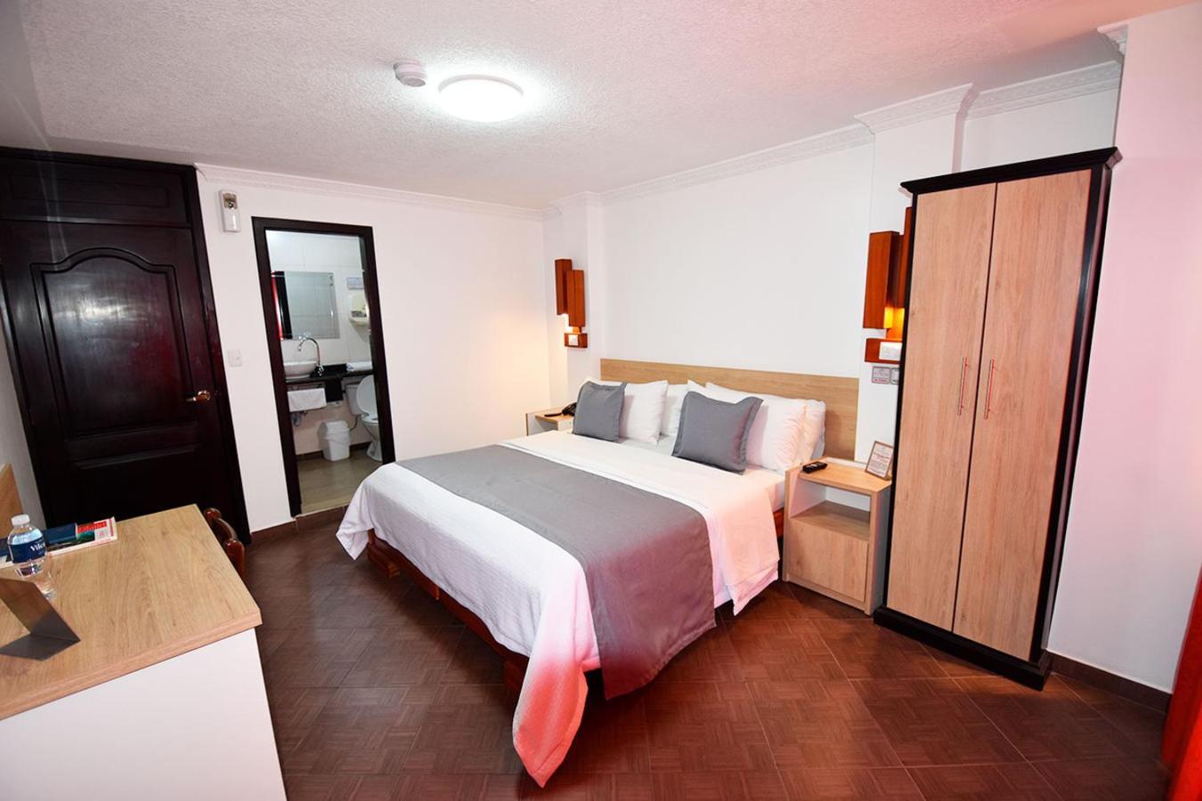 Hotel Plaza Victoria Ibarra Exterior photo