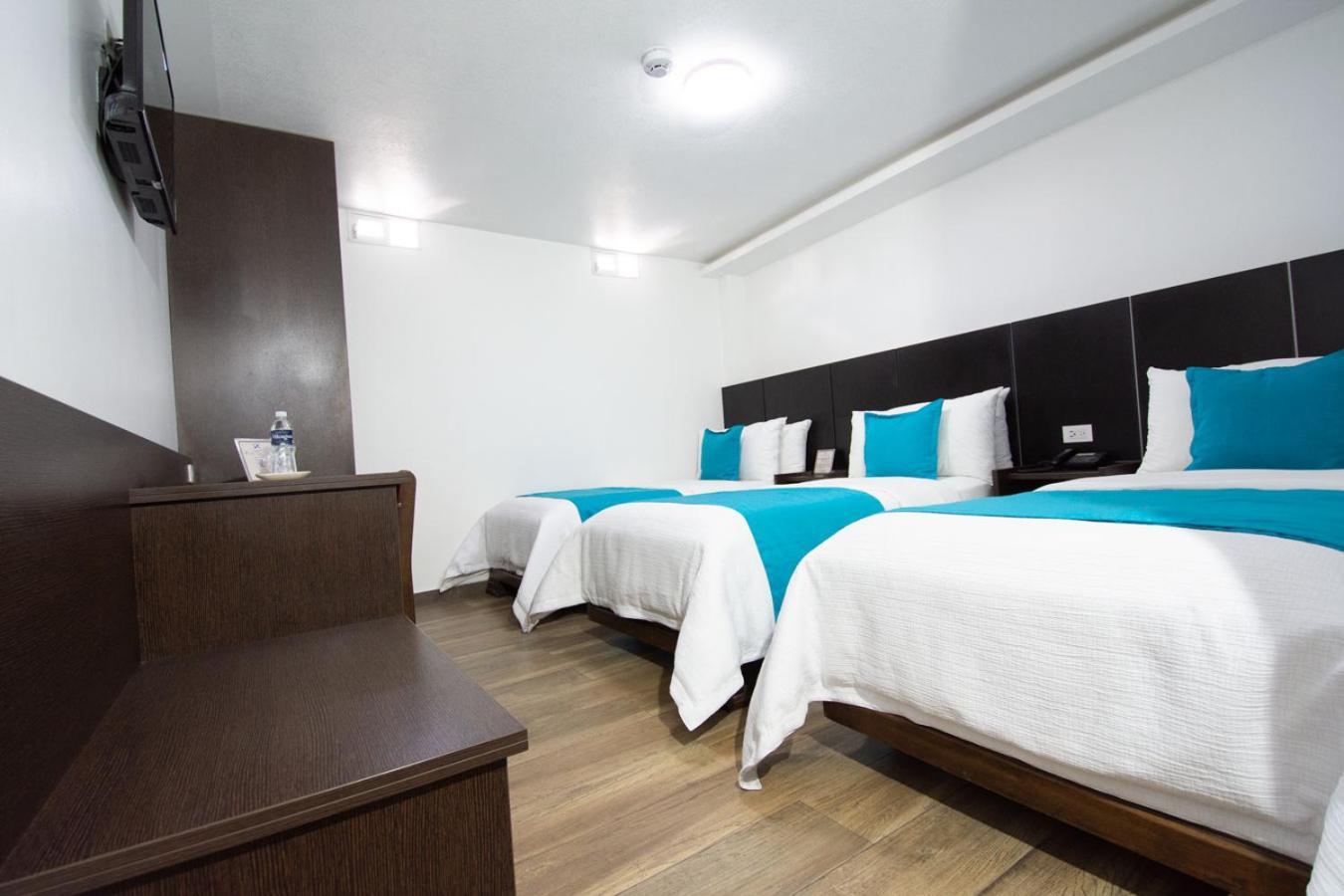 Hotel Plaza Victoria Ibarra Exterior photo
