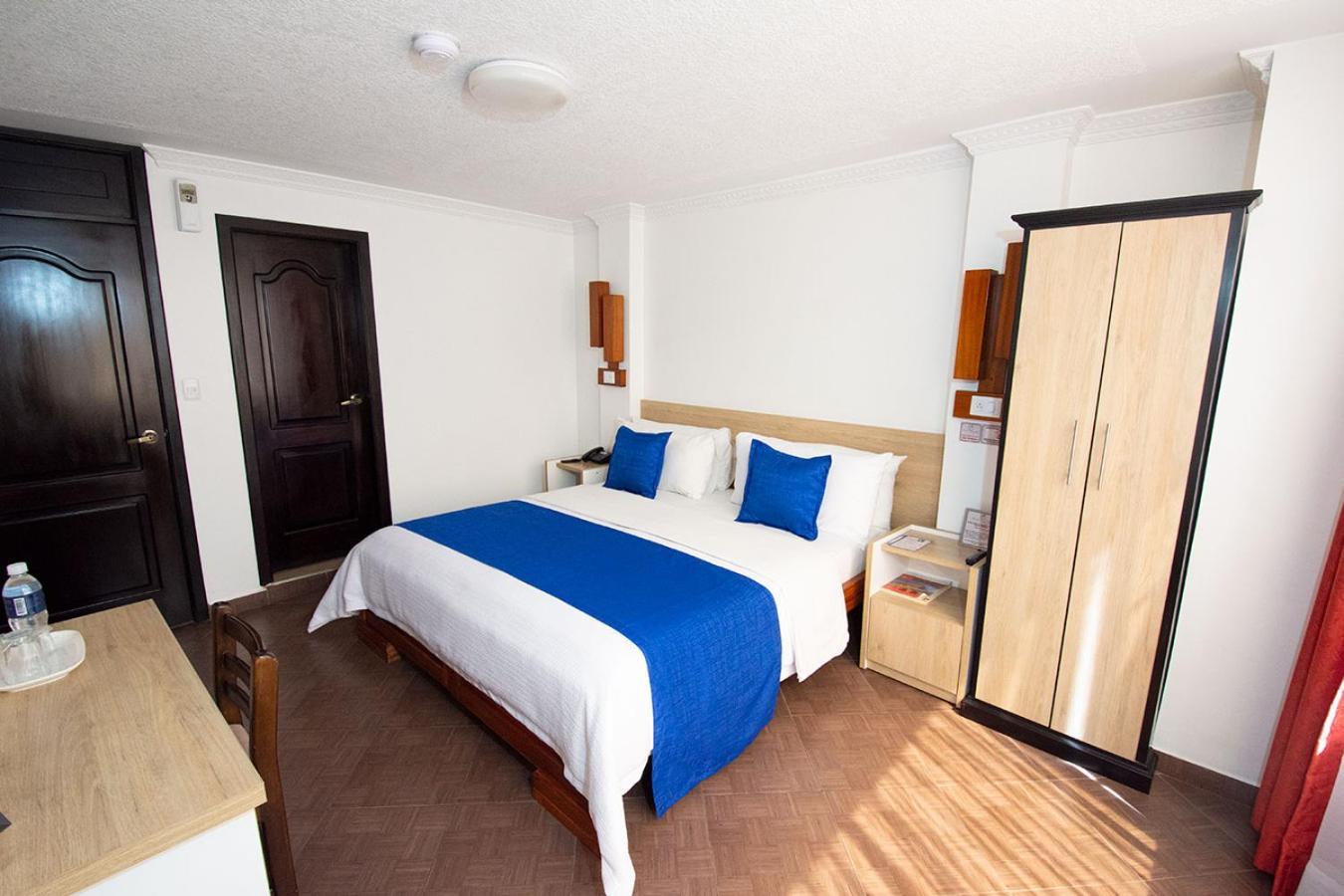 Hotel Plaza Victoria Ibarra Exterior photo