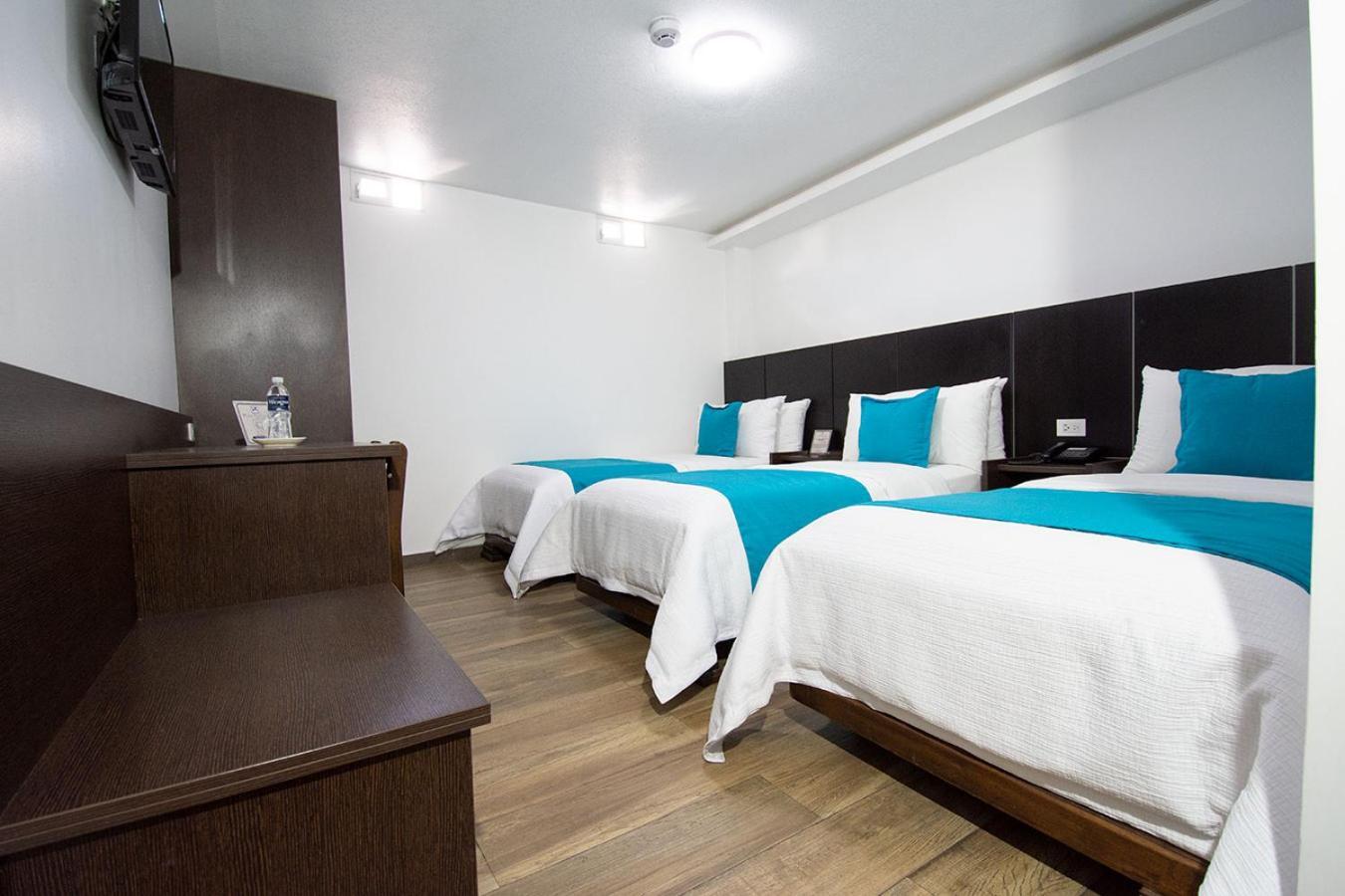 Hotel Plaza Victoria Ibarra Exterior photo